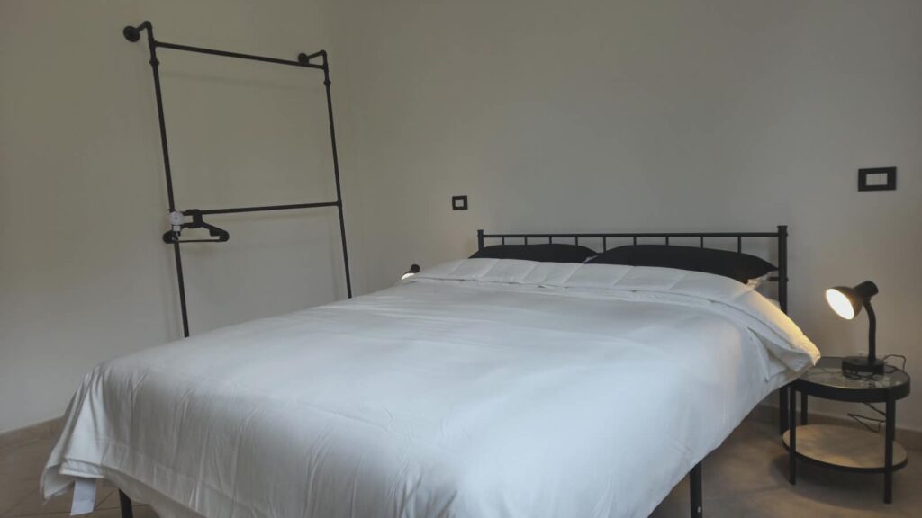camera da letto alloggio fiumicino