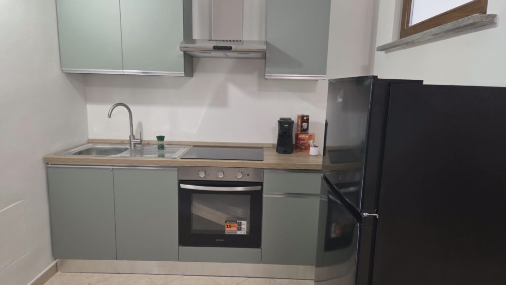 cucina completa attrezzata alloggio