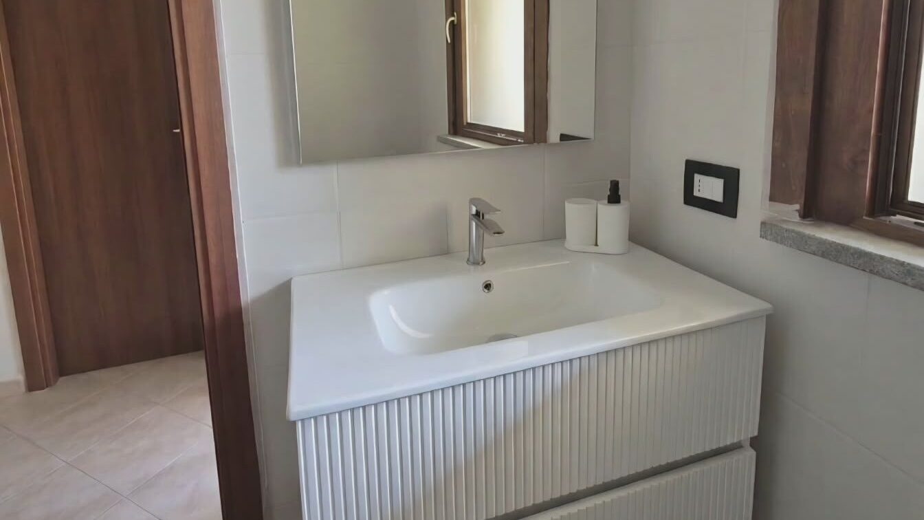bagno lavandino bilocale fiumicino